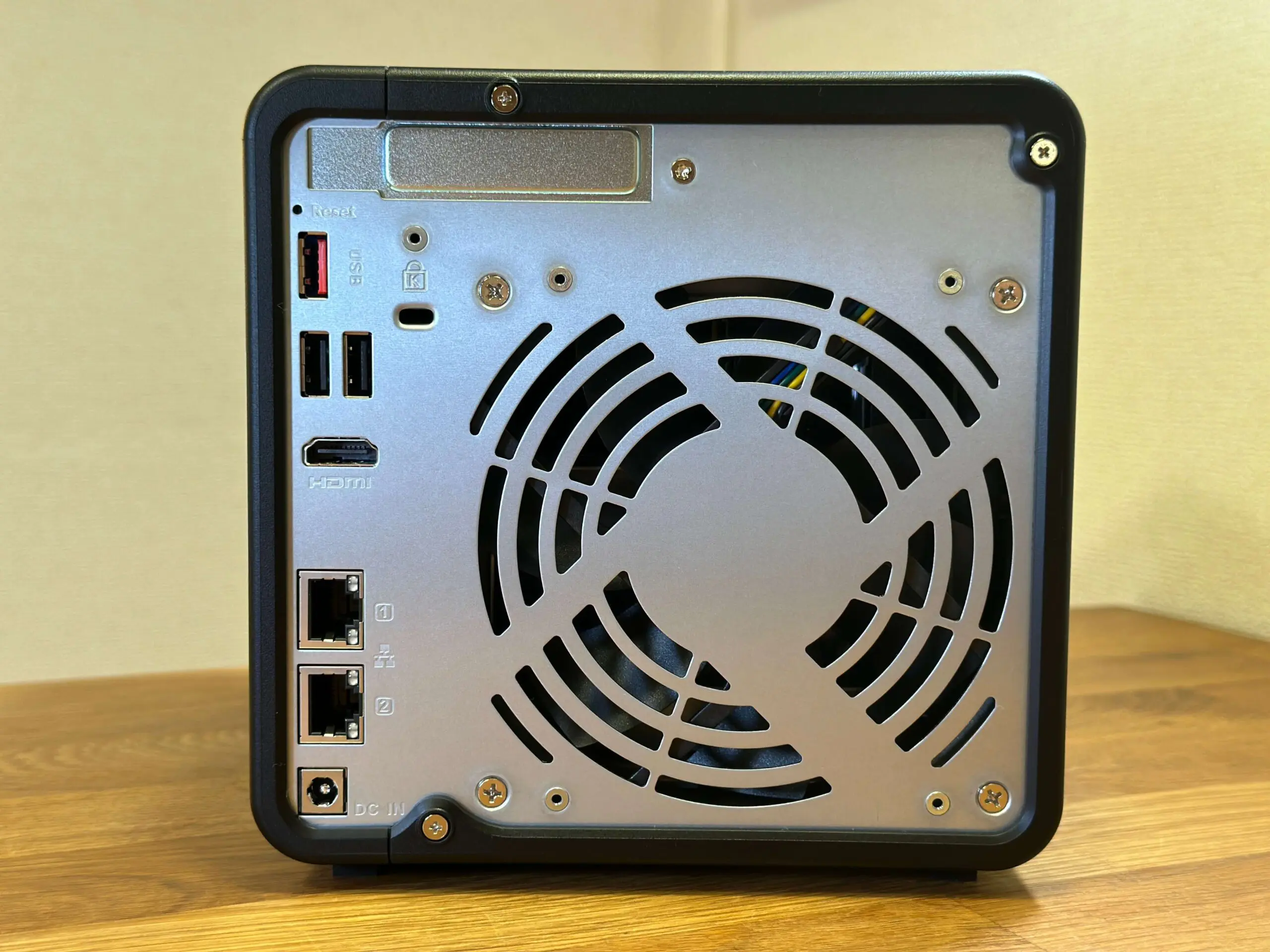 QNAPのNAS、TS-464-8Gファイルサーバー