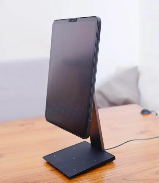 レビュー】PITAKA MagEZ Charging Stand｜もはや死角が見当たらない