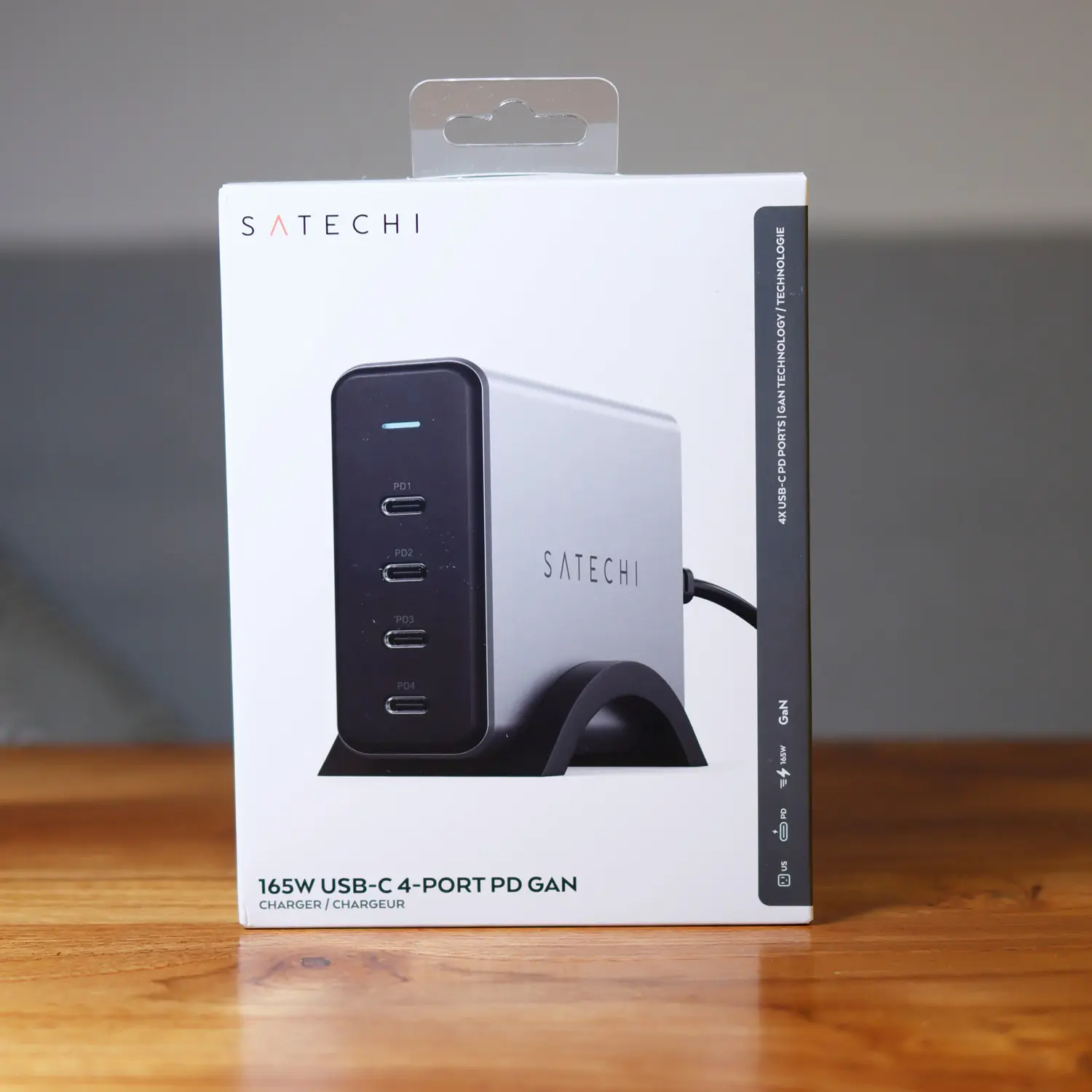 レビュー】Satechi 165W USB-C 4-Port PD GaN Charger｜最大165W出力の