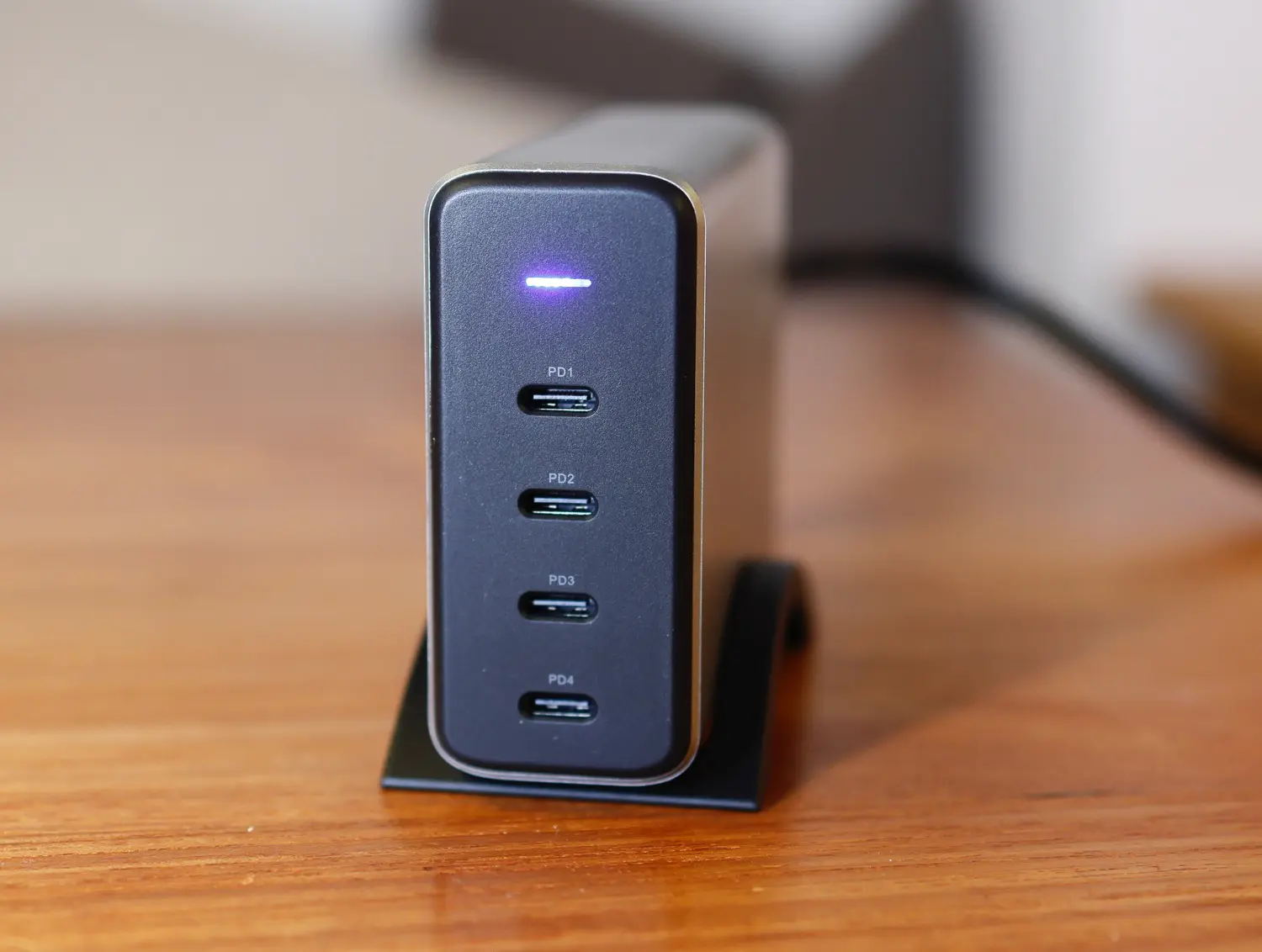 レビュー】Satechi 165W USB-C 4-Port PD GaN Charger｜最大165W出力の
