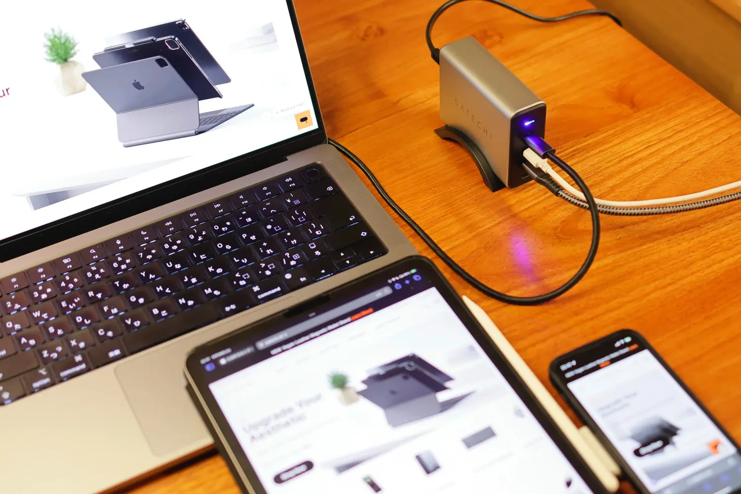 レビュー】Satechi 165W USB-C 4-Port PD GaN Charger｜最大165W出力の