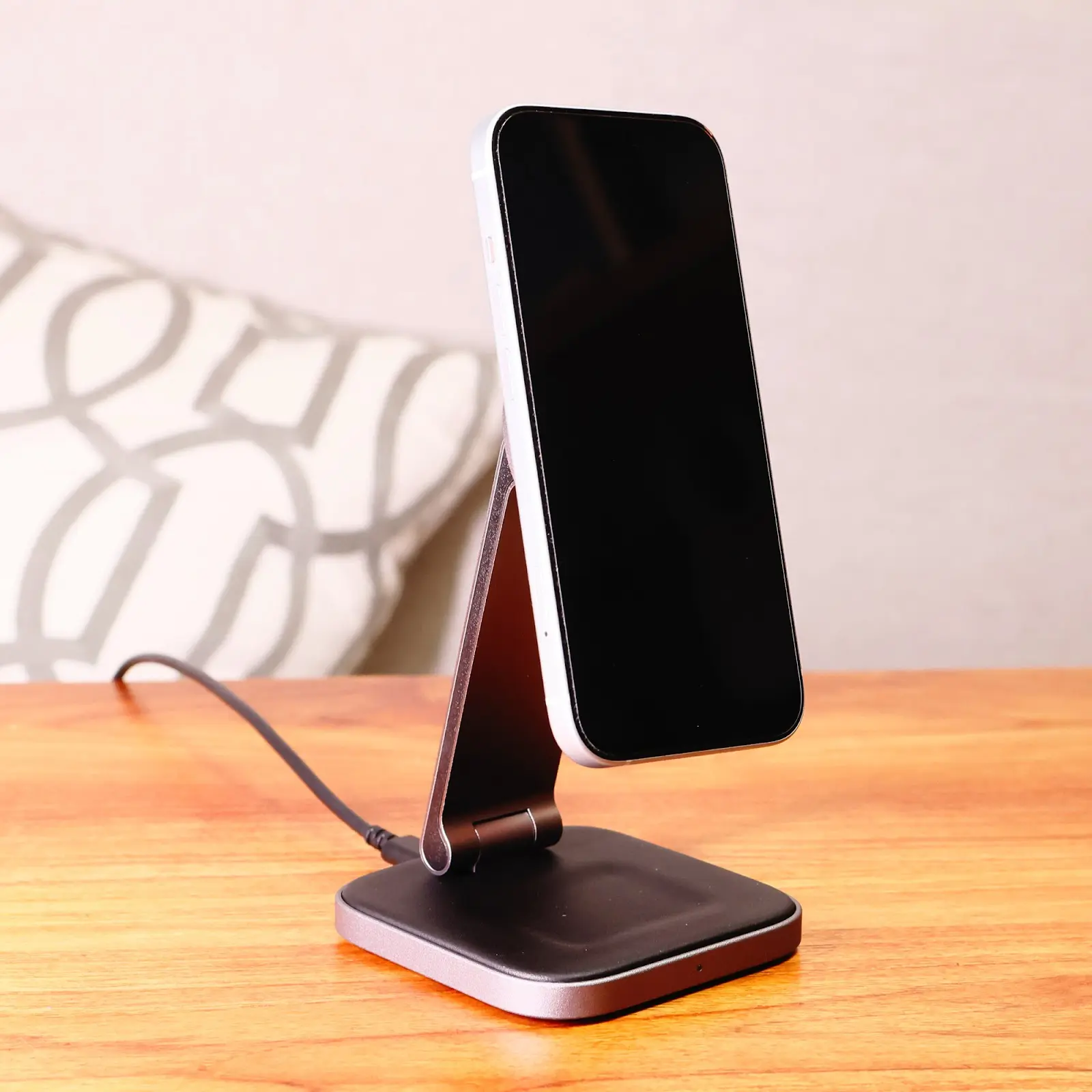 レビュー】Satechi Qi2 2-in-1 ワイヤレス充電スタンド｜最新規格Qi2 