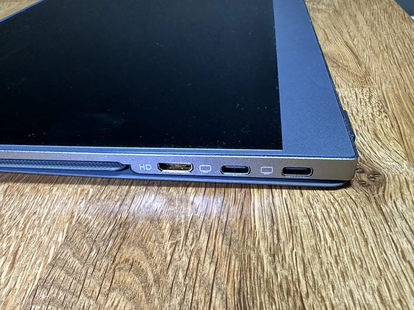 激安なのに頑強な作りの超薄型モバイルモニター徹底レビュー